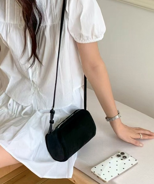 HEILIS(ヘイリス)の「2WAYスエードミニショルダーバッグ/ミニバッグ スクエア ハンドバッグ 韓国 斜め掛け スウェード 合皮 ブラック ブラウン ベージュ ガーリー ノームコア(ハンドバッグ・レディース・ベージュ系その他/ブラック/ブラウン・FREE)」の2枚目の写真