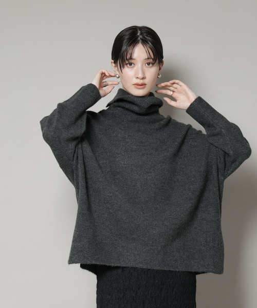 NANO universe（ナノユニバース）の「タートルワイドシルエット圧縮ニット（ニット/セーター・レディース・グレー/ライトベージュ/チャコール・FREE）」の4枚目の写真