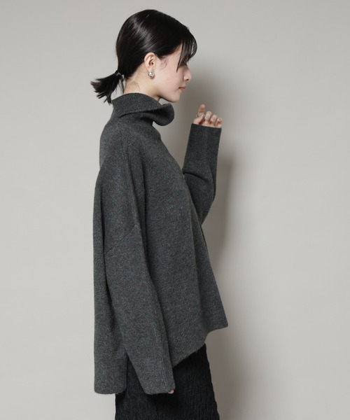 NANO universe（ナノユニバース）の「タートルワイドシルエット圧縮ニット（ニット/セーター・レディース・グレー/ライトベージュ/チャコール・FREE）」の5枚目の写真