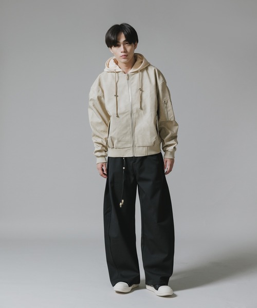 Theater code（シアターコード）の「Layered-Style Hooded Leather Jacket / レイヤード風 フード付き レザーブルゾン（MA-1・メンズ・ブラック/カーキ/チャコール・M/L）」の11枚目の写真