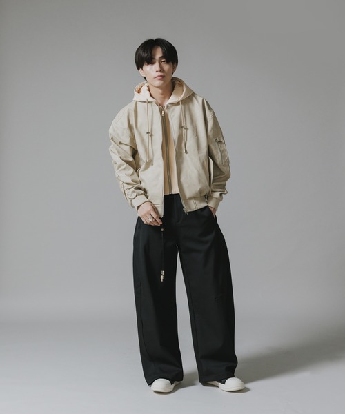 Theater code（シアターコード）の「Layered-Style Hooded Leather Jacket / レイヤード風 フード付き レザーブルゾン（MA-1・メンズ・ブラック/カーキ/チャコール・M/L）」の17枚目の写真