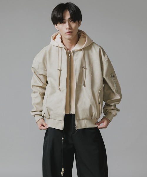 エストゥロワルーズ　　新品　　リメイクレザーフード付きジャンバー エストゥロワルーズ 新品 リメイクレザーフード付きジャンバー