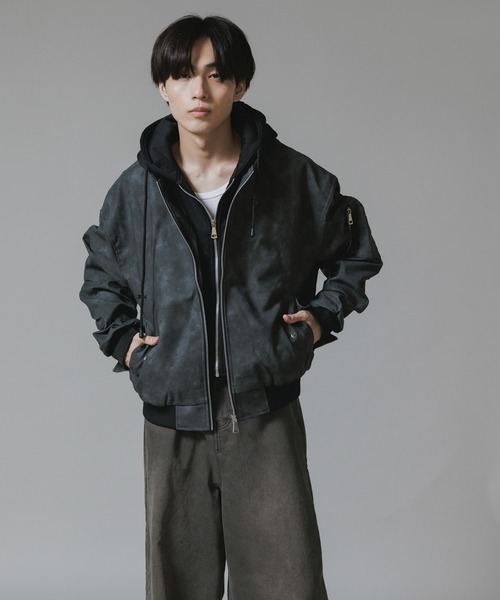 Theater code（シアターコード）の「Layered-Style Hooded Leather Jacket / レイヤード風 フード付き レザーブルゾン（MA-1・メンズ・ブラック/カーキ/チャコール・M/L）」の10枚目の写真