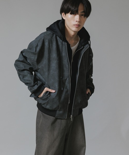 Theater code（シアターコード）の「Layered-Style Hooded Leather Jacket / レイヤード風 フード付き レザーブルゾン（MA-1・メンズ・ブラック/カーキ/チャコール・M/L）」の16枚目の写真