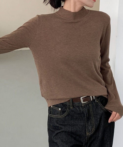 LOWO（ロワ）の「【12色展開】ハイネック ニット プルオーバー（ニット/セーター・レディース・オフホワイト/グレー/ブラック/グレイッシュベージュ/カーキ/ベビーピンク/モカ/ベージュ/マスタード/ブラウン/ピンク/レッド・FREE）」の5枚目の写真