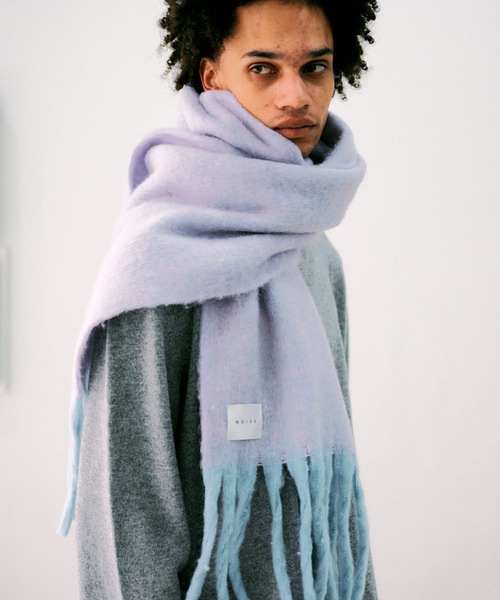 NOISE MAKER（ノイズメーカー）の「バイカラーボリュームフリンジマフラー（マフラー・レディース・ブルー系/ピンク系/グリーン系/ブラウン系/パープル系・FREE）」の7枚目の写真