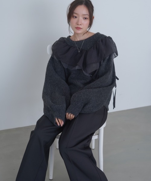 Bab(バブ)の「アシンメトリーフリルニットトップス(ニット/セーター・レディース・チャコールグレー/アイボリー/ブラウン・FREE)」の13枚目の写真