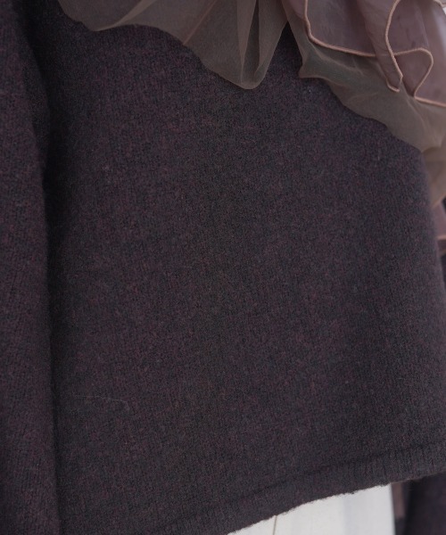 Bab(バブ)の「アシンメトリーフリルニットトップス(ニット/セーター・レディース・チャコールグレー/アイボリー/ブラウン・FREE)」の6枚目の写真