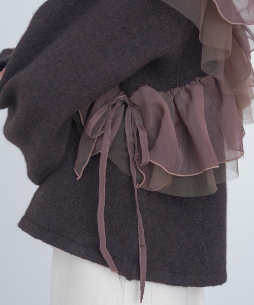 Bab(バブ)の「アシンメトリーフリルニットトップス(ニット/セーター・レディース・チャコールグレー/アイボリー/ブラウン・FREE)」の8枚目の写真