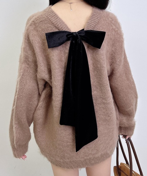 INGNI（イング）の「バックベロアリボンシャギーチュニックニット（ニット/セーター・レディース・モカ/ボルドー/チャコールグレー/アイボリー/グレー系3/ベージュ・M）」の4枚目の写真