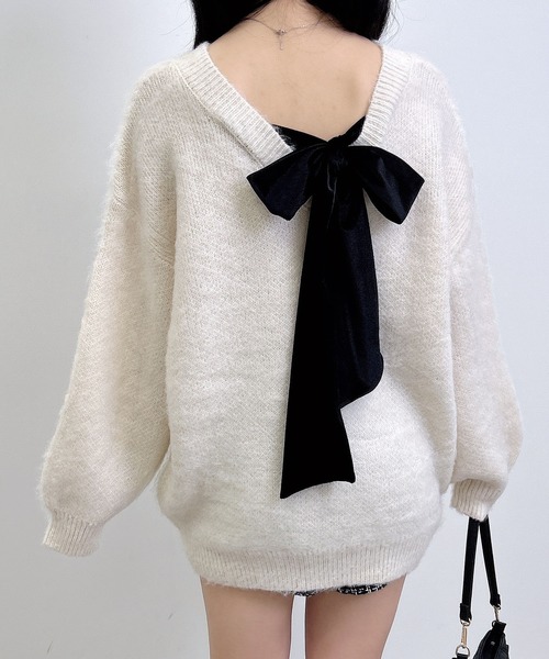 INGNI（イング）の「バックベロアリボンシャギーチュニックニット（ニット/セーター・レディース・モカ/ボルドー/チャコールグレー/アイボリー/グレー系3/ベージュ・M）」の12枚目の写真