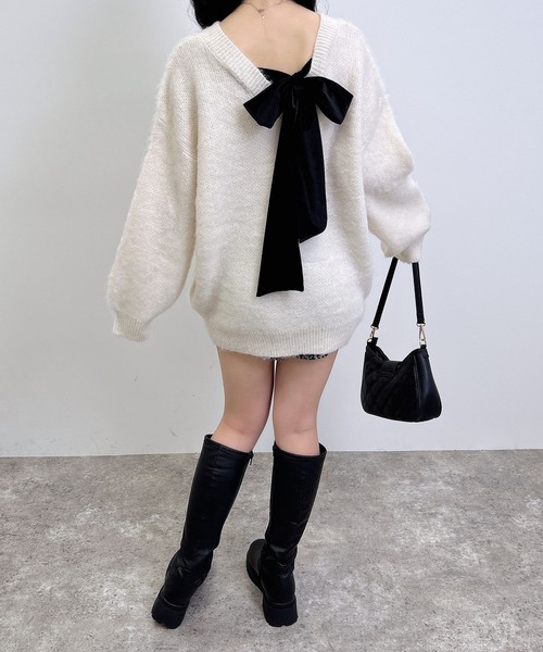 INGNI（イング）の「バックベロアリボンシャギーチュニックニット（ニット/セーター・レディース・モカ/ボルドー/チャコールグレー/アイボリー/グレー系3/ベージュ・M）」の16枚目の写真