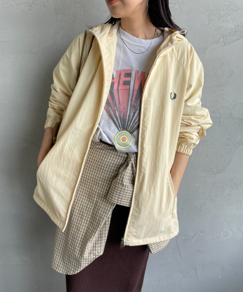 FRED PERRY（フレッドペリー）の「[FRED PERRY/フレッドペリー] 別注  フード刺繍 ナイロンシェルジャケット（ナイロンジャケット・レディース・ブラック/アイボリー/ベージュ・S/L/M）」の4枚目の写真