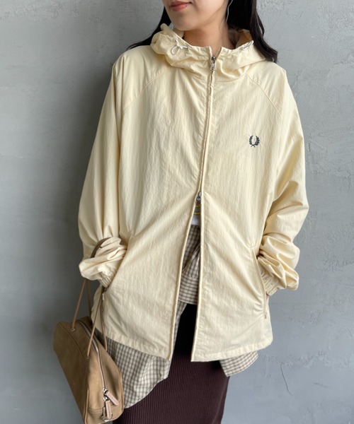 FRED PERRY（フレッドペリー）の「[FRED PERRY/フレッドペリー] 別注  フード刺繍 ナイロンシェルジャケット（ナイロンジャケット・レディース・ブラック/アイボリー/ベージュ・S/L/M）」の7枚目の写真