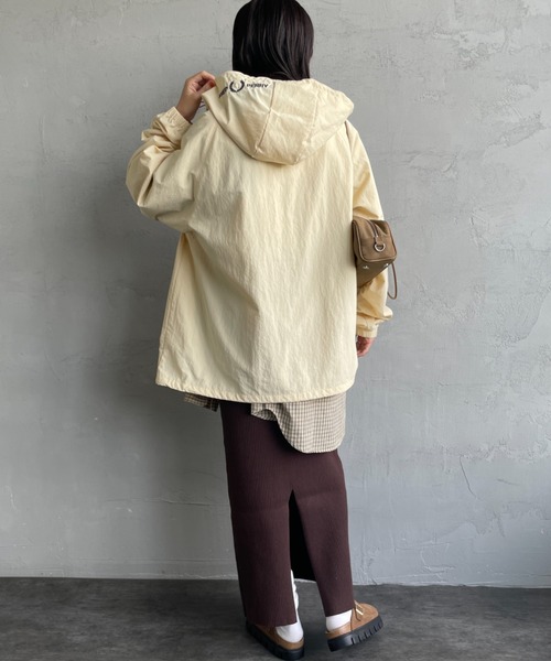 FRED PERRY（フレッドペリー）の「[FRED PERRY/フレッドペリー] 別注  フード刺繍 ナイロンシェルジャケット（ナイロンジャケット・レディース・ブラック/アイボリー/ベージュ・S/L/M）」の10枚目の写真