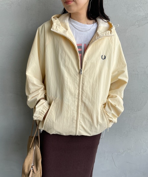 FRED PERRY（フレッドペリー）の「[FRED PERRY/フレッドペリー] 別注  フード刺繍 ナイロンシェルジャケット（ナイロンジャケット・レディース・ブラック/アイボリー/ベージュ・S/L/M）」の11枚目の写真