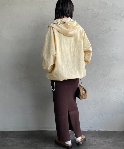 FRED PERRY（フレッドペリー）の「[FRED PERRY/フレッドペリー] 別注  フード刺繍 ナイロンシェルジャケット（ナイロンジャケット・レディース・ブラック/アイボリー/ベージュ・S/L/M）」の16枚目の写真