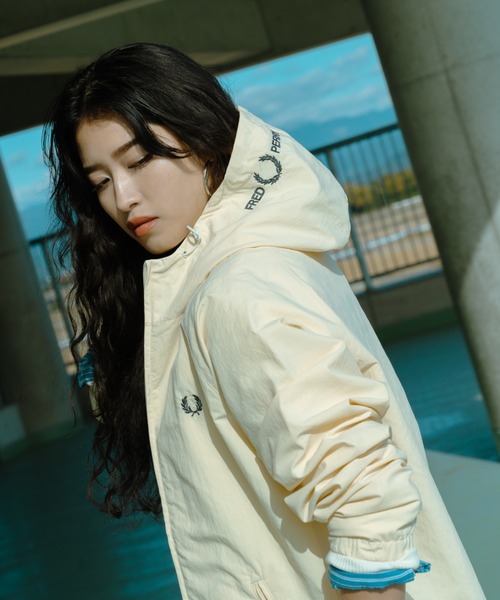 90s FRED PERRY ナイロンジャケット 白 フード収納 S Hooded Shell Jacket(S 129：SNOW WHITE): | FRED PERRY JAPAN
