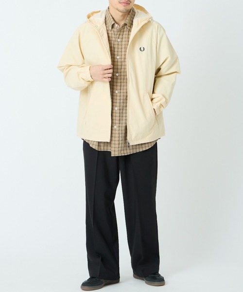 FRED PERRY/フレッドペリー] 別注 フード刺繍 ナイロンシェル