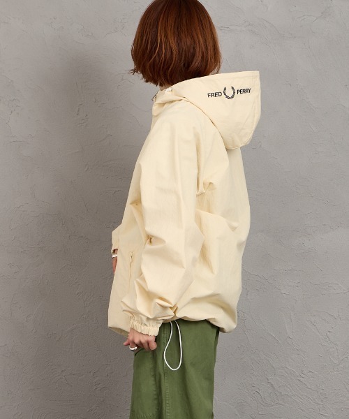 FRED PERRY/フレッドペリー] 別注 フード刺繍 ナイロンシェル