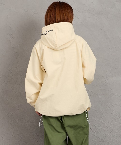 FRED PERRY/フレッドペリー] 別注 フード刺繍 ナイロンシェル