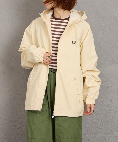 FRED PERRY/フレッドペリー] 別注 フード刺繍 ナイロンシェル