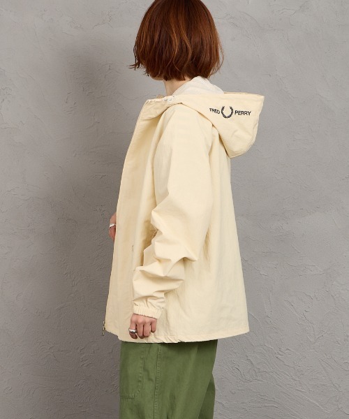 FRED PERRY/フレッドペリー] 別注 フード刺繍 ナイロンシェル