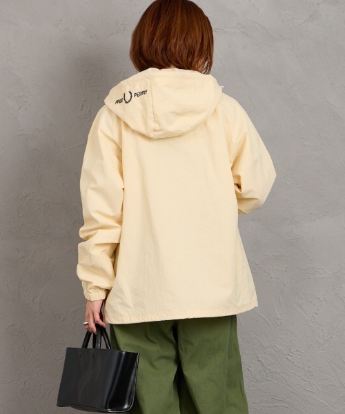 FRED PERRY/フレッドペリー] 別注 フード刺繍 ナイロンシェル