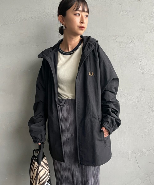 FRED PERRY（フレッドペリー）の「[FRED PERRY/フレッドペリー] 別注  フード刺繍 ナイロンシェルジャケット（ナイロンジャケット・レディース・ブラック/アイボリー/ベージュ・S/L/M）」の17枚目の写真