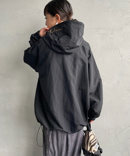 FRED PERRY/フレッドペリー] 別注 フード刺繍 ナイロンシェル