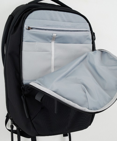 Aer（エアー）の「[AER/エアー] CITY PACK 2 バックパック（バックパック/リュック・メンズ・ブラック・ONE SIZE）」の8枚目の写真