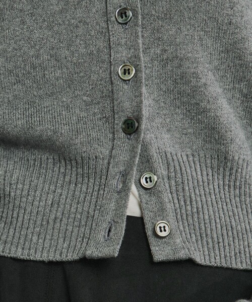 PUBLIC TOKYO（パブリックトウキョウ）の「コットンカシミヤクルーカーデ（カーディガン/ボレロ・レディース・ブラック/アイボリー/レッド/グレー・FREE）」の8枚目の写真