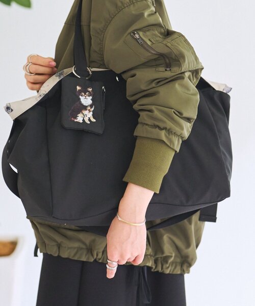 BEARDSLEY(ビアズリー)の「DogプリントBAG(Lサイズ)(トートバッグ・レディース・ブラック・LARGE)」の7枚目の写真