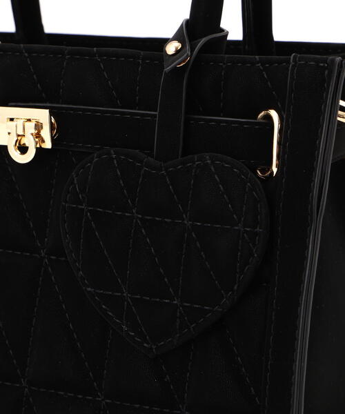 EDIT COLOGNE（エディットコロン）の「ハートチャーム付きキルティングトートバッグ（ショルダーバッグ・レディース・ブラック/オフホワイト/ベージュ・ﾌﾘ-）」の6枚目の写真