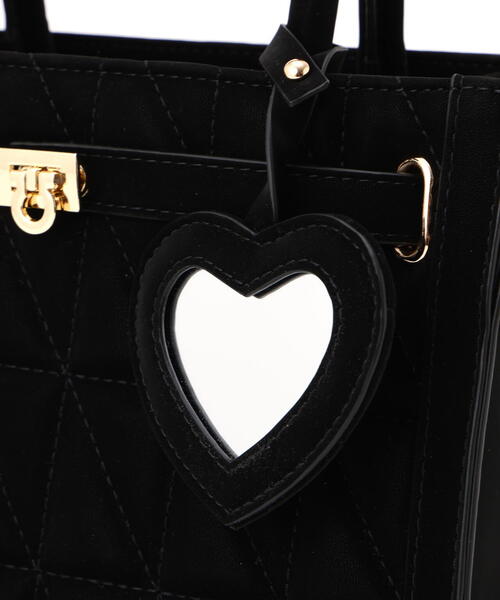 EDIT COLOGNE（エディットコロン）の「ハートチャーム付きキルティングトートバッグ（ショルダーバッグ・レディース・ブラック/オフホワイト/ベージュ・ﾌﾘ-）」の7枚目の写真