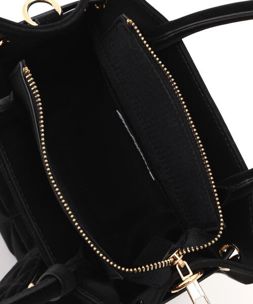 EDIT COLOGNE（エディットコロン）の「ハートチャーム付きキルティングトートバッグ（ショルダーバッグ・レディース・ブラック/オフホワイト/ベージュ・ﾌﾘ-）」の11枚目の写真