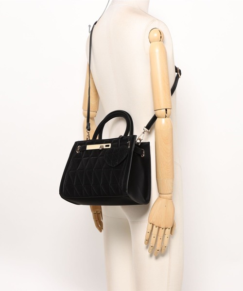 EDIT COLOGNE（エディットコロン）の「ハートチャーム付きキルティングトートバッグ（ショルダーバッグ・レディース・ブラック/オフホワイト/ベージュ・ﾌﾘ-）」の14枚目の写真