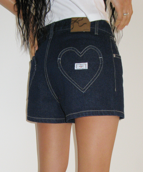 RONRON(ロンロン)の「HEART POCKET MINI SHORT DENIM PANTS INDIGO BLUE(その他パンツ・レディース・その他・SMALL/MEDIUM)」の1枚目の写真