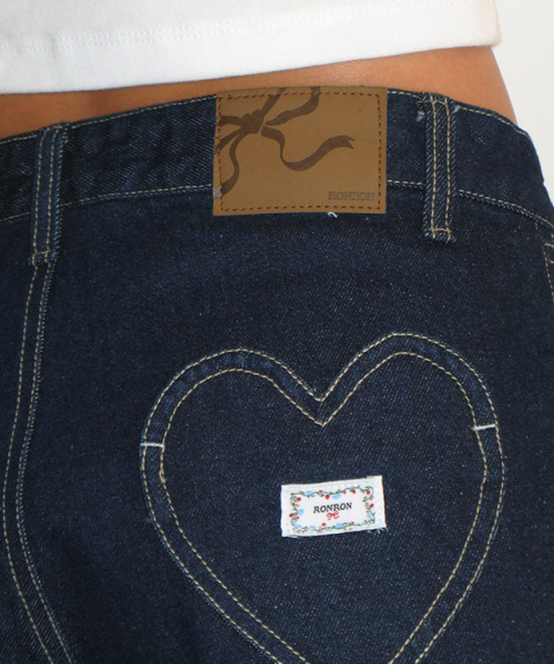 RONRON(ロンロン)の「HEART POCKET MINI SHORT DENIM PANTS INDIGO BLUE(その他パンツ・レディース・その他・SMALL/MEDIUM)」の2枚目の写真