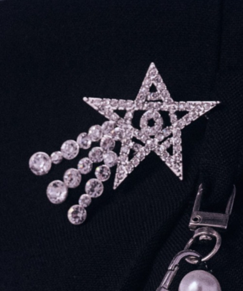 IRIS47(イリスフォーセブン)の「【IRIS 47】 shooting star brooch/シューティング スター ブローチ(ブローチ/コサージュ・レディース・シルバー・FREE)」の1枚目の写真