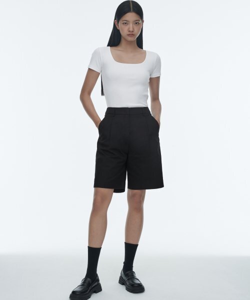 MUSINSA STANDARD WOMAN（ムシンサスタンダードウーマン）の「ウィメンズスリムスクエアネックTシャツ[ホワイト]（Tシャツ/カットソー・レディース・その他・SMALL/MEDIUM/LARGE/X-LARGE/X-SMALL）」の3枚目の写真