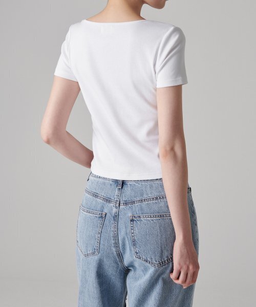MUSINSA STANDARD WOMAN（ムシンサスタンダードウーマン）の「ウィメンズスリムスクエアネックTシャツ[ホワイト]（Tシャツ/カットソー・レディース・その他・SMALL/MEDIUM/LARGE/X-LARGE/X-SMALL）」の7枚目の写真