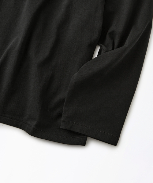 OUTSTANDING(アウトスタンディング)の「BASIC CREW NECK LONG SLEEVE TEE_BLACK(Tシャツ/カットソー・メンズ・その他・LARGE/SMALL/MEDIUM)」の4枚目の写真