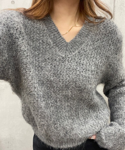 ROGER AND RAW(ロジャーアンドロウ)の「モヘアタッチVネックニットトップス(ニット/セーター・レディース・ブラック/ネイビー/グレー/カーキ・FREE)」の1枚目の写真
