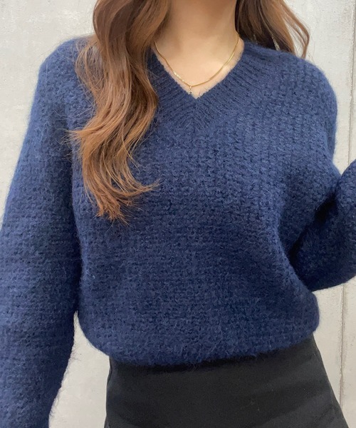 ROGER AND RAW(ロジャーアンドロウ)の「モヘアタッチVネックニットトップス(ニット/セーター・レディース・ブラック/ネイビー/グレー/カーキ・FREE)」の5枚目の写真