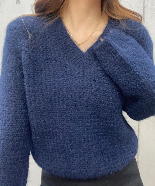 ROGER AND RAW(ロジャーアンドロウ)の「モヘアタッチVネックニットトップス(ニット/セーター・レディース・ブラック/ネイビー/グレー/カーキ・FREE)」の8枚目の写真