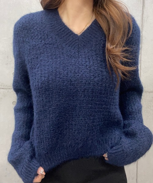ROGER AND RAW(ロジャーアンドロウ)の「モヘアタッチVネックニットトップス(ニット/セーター・レディース・ブラック/ネイビー/グレー/カーキ・FREE)」の9枚目の写真