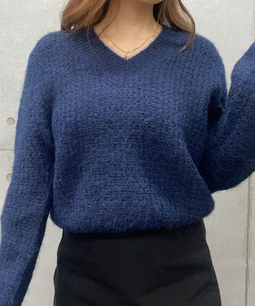 ROGER AND RAW(ロジャーアンドロウ)の「モヘアタッチVネックニットトップス(ニット/セーター・レディース・ブラック/ネイビー/グレー/カーキ・FREE)」の11枚目の写真