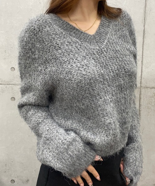 ROGER AND RAW(ロジャーアンドロウ)の「モヘアタッチVネックニットトップス(ニット/セーター・レディース・ブラック/ネイビー/グレー/カーキ・FREE)」の16枚目の写真