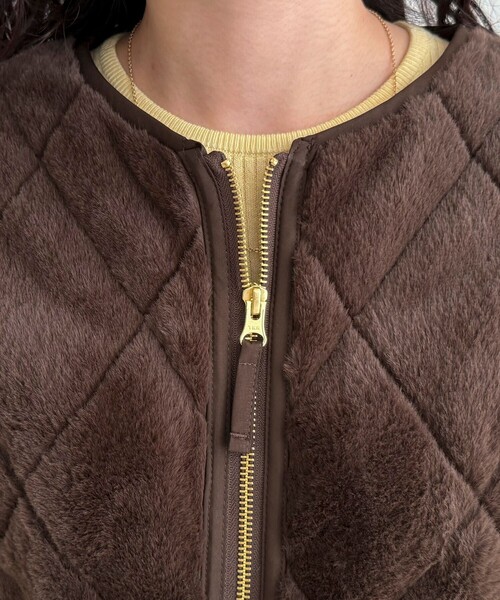 fredy emue（フレディエミュ）の「ファーキルトジップコート（ムートンコート・レディース・ブラウン/グレイッシュベージュ/チャコールグレー・38）」の6枚目の写真